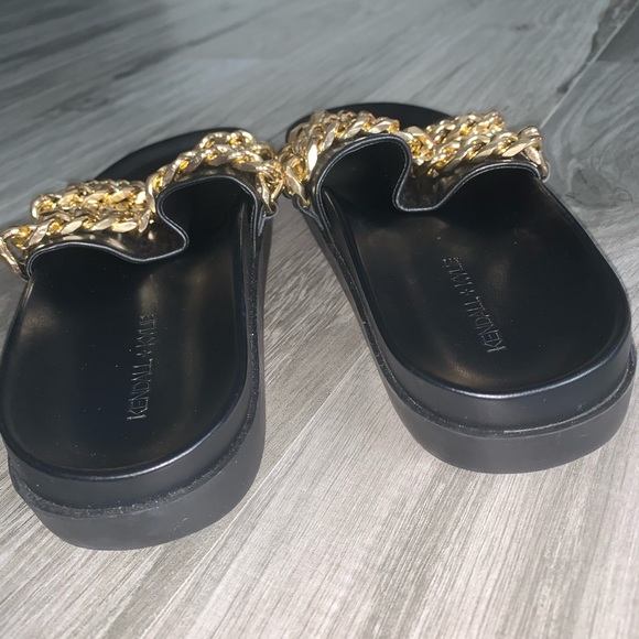 Kendall & Kylie Slides - Picture 3 of 6